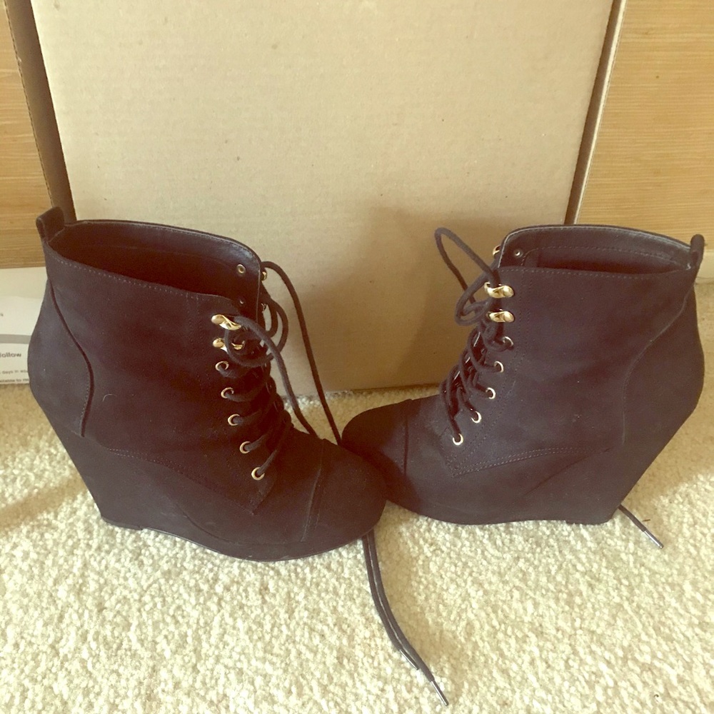 Size 8 Lace-up Bootie wedges